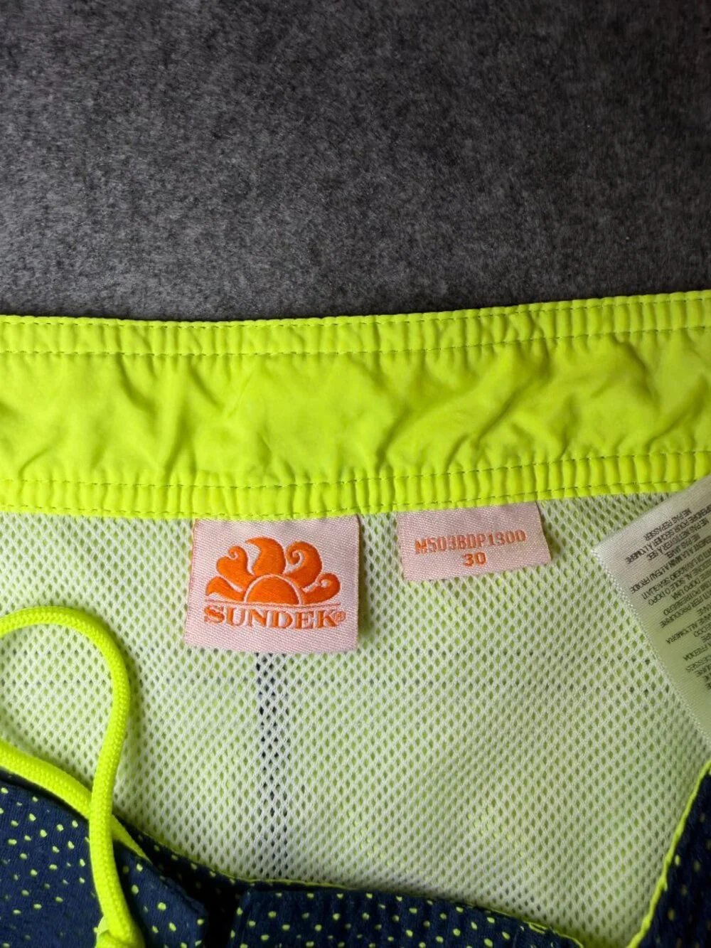 Sundek Mesh Board Shorts Navy Neon Yellow Men’s Size 30